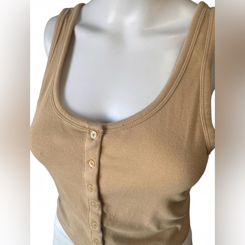 GAP Tan Button-Front Ribbed Tank Top - Picture 3 of 7
